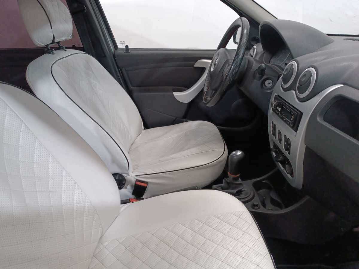 Renault Logan с пробегом — 2012 год. Фото: #9