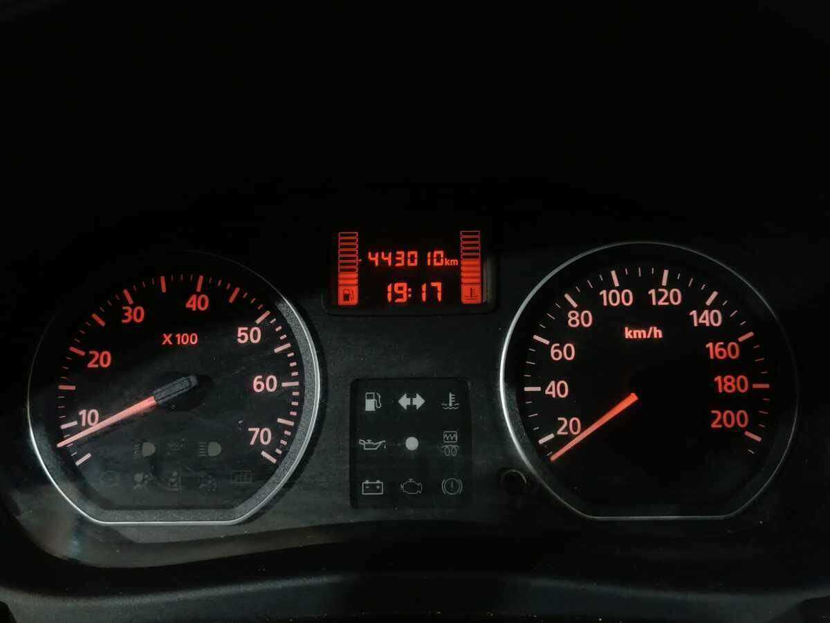 Renault Logan с пробегом — 2012 год. Фото: #11