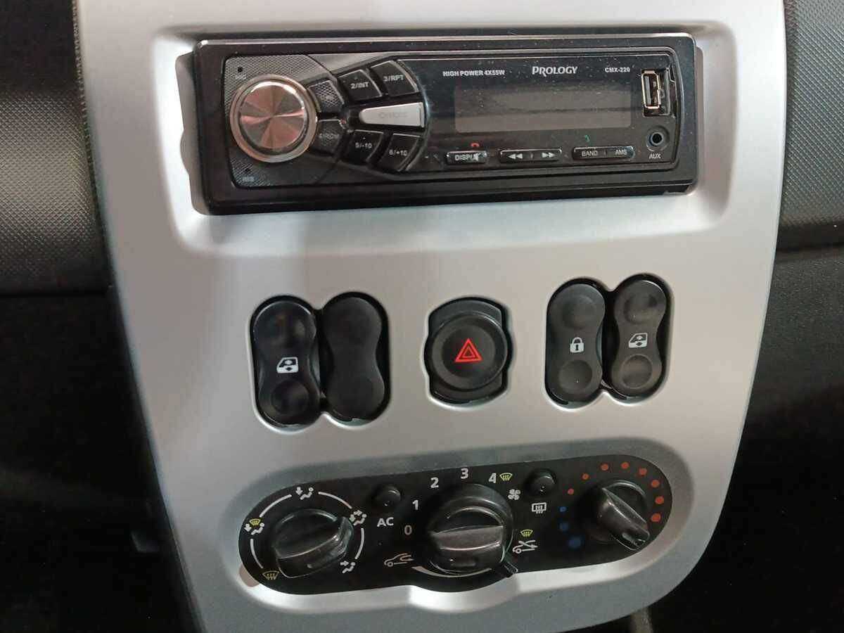 Renault Logan с пробегом — 2012 год. Фото: #12