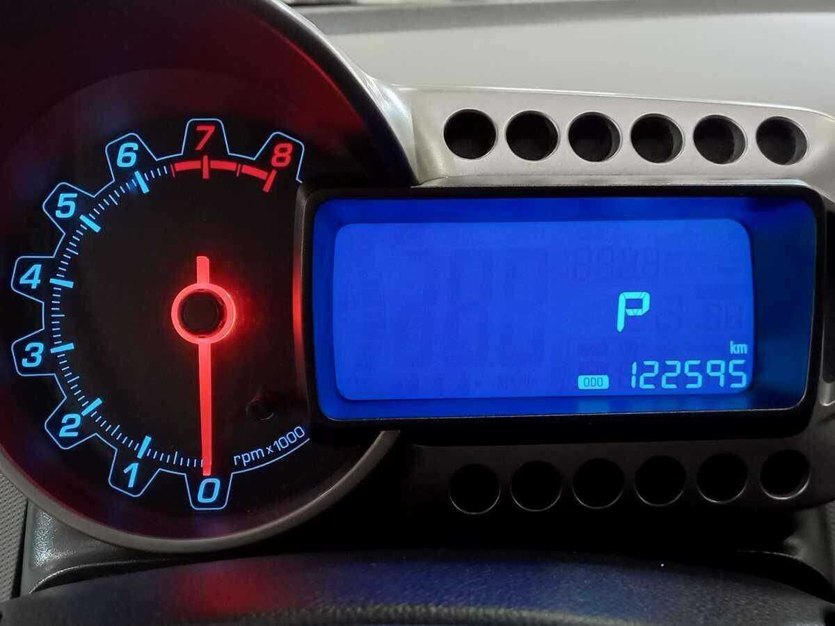 Chevrolet Aveo с пробегом — 2013 год. Фото: #10