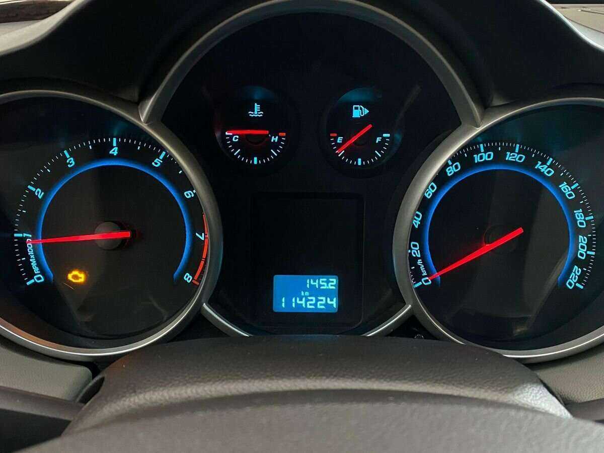 Chevrolet Cruze с пробегом — 2011 год. Фото: #11