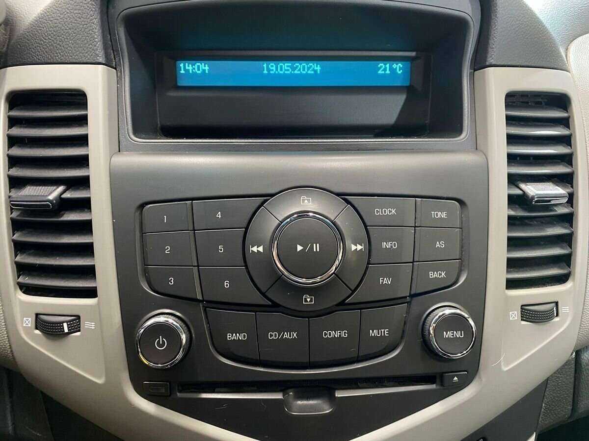 Chevrolet Cruze с пробегом — 2011 год. Фото: #12