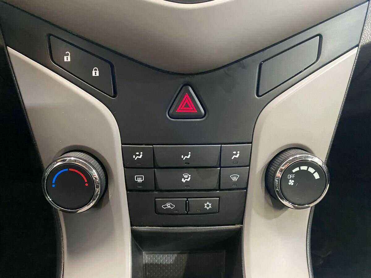 Chevrolet Cruze с пробегом — 2011 год. Фото: #13