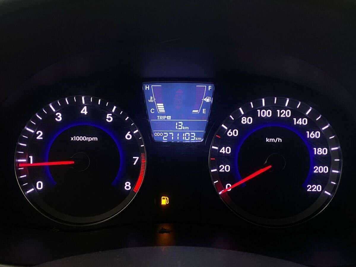 Hyundai Solaris с пробегом — 2013 год. Фото: #11