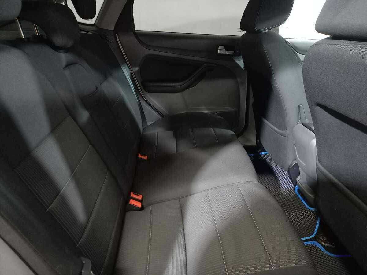 Ford Focus с пробегом — 2011 год. Фото: #10