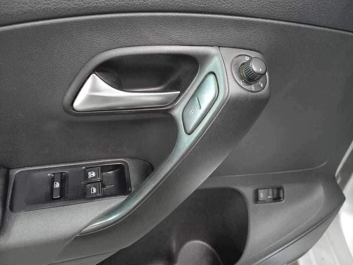 Volkswagen Polo с пробегом — 2013 год. Фото: #13