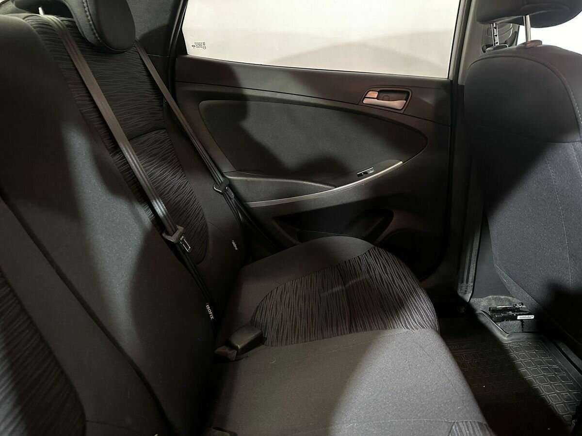 Hyundai Solaris с пробегом — 2015 год. Фото: #11