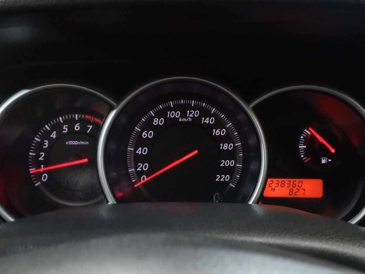 Nissan Tiida с пробегом — 2011 год. Фото: #11