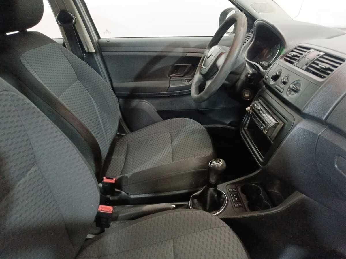 Skoda Fabia с пробегом — 2010 год. Фото: #8