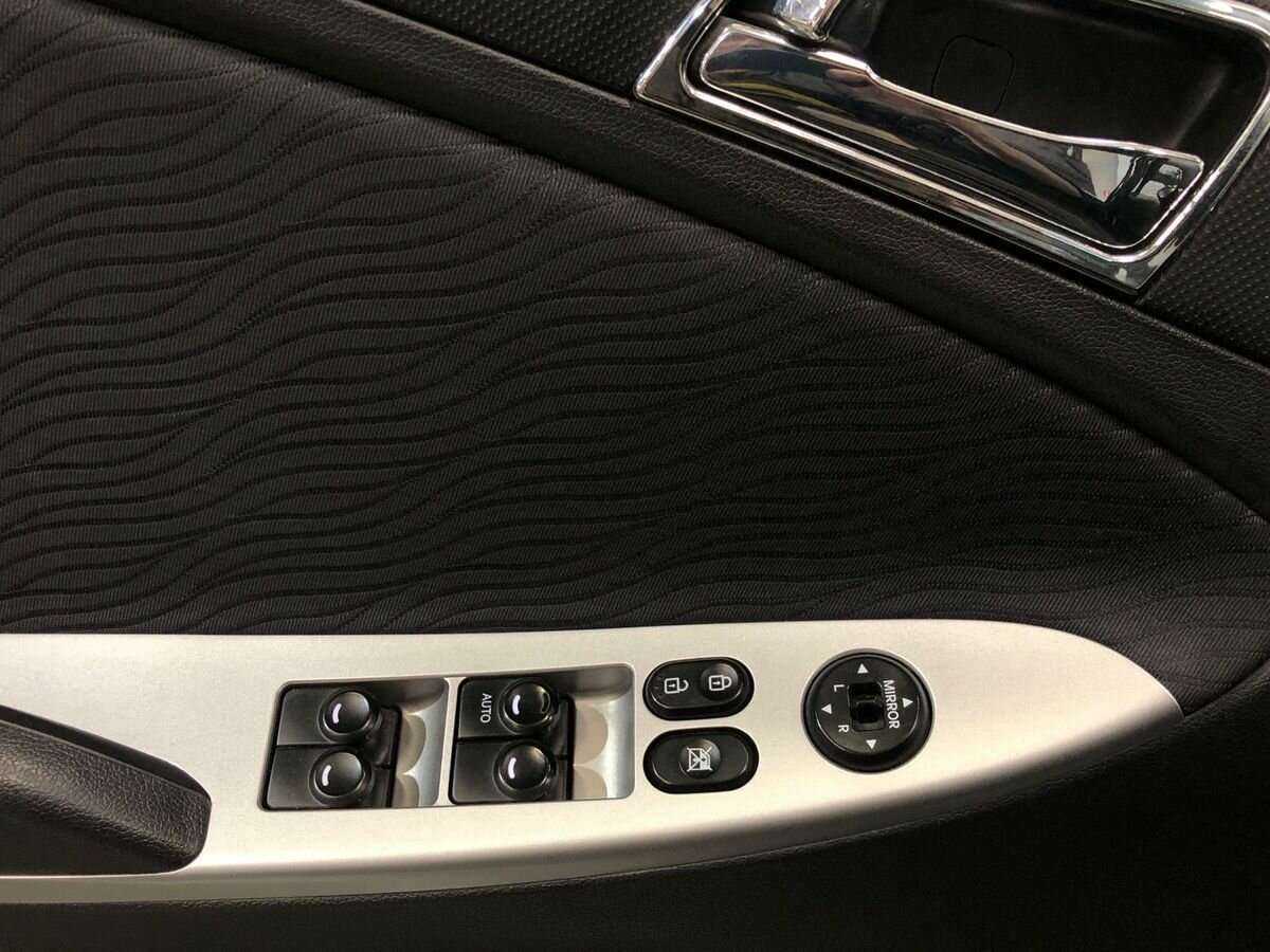 Hyundai Solaris с пробегом — 2014 год. Фото: #15