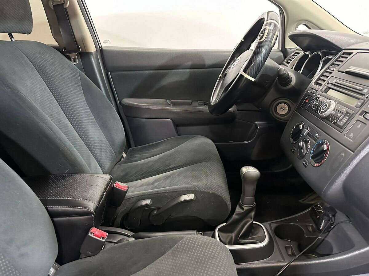 Nissan Tiida с пробегом — 2010 год. Фото: #9