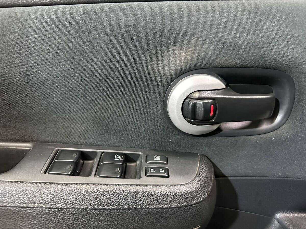 Nissan Tiida с пробегом — 2010 год. Фото: #13