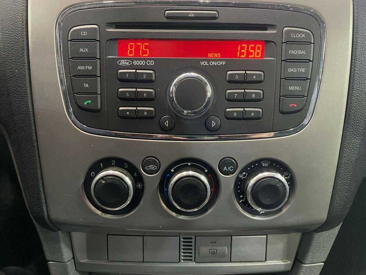 Ford Focus с пробегом — 2008 год. Фото: #12