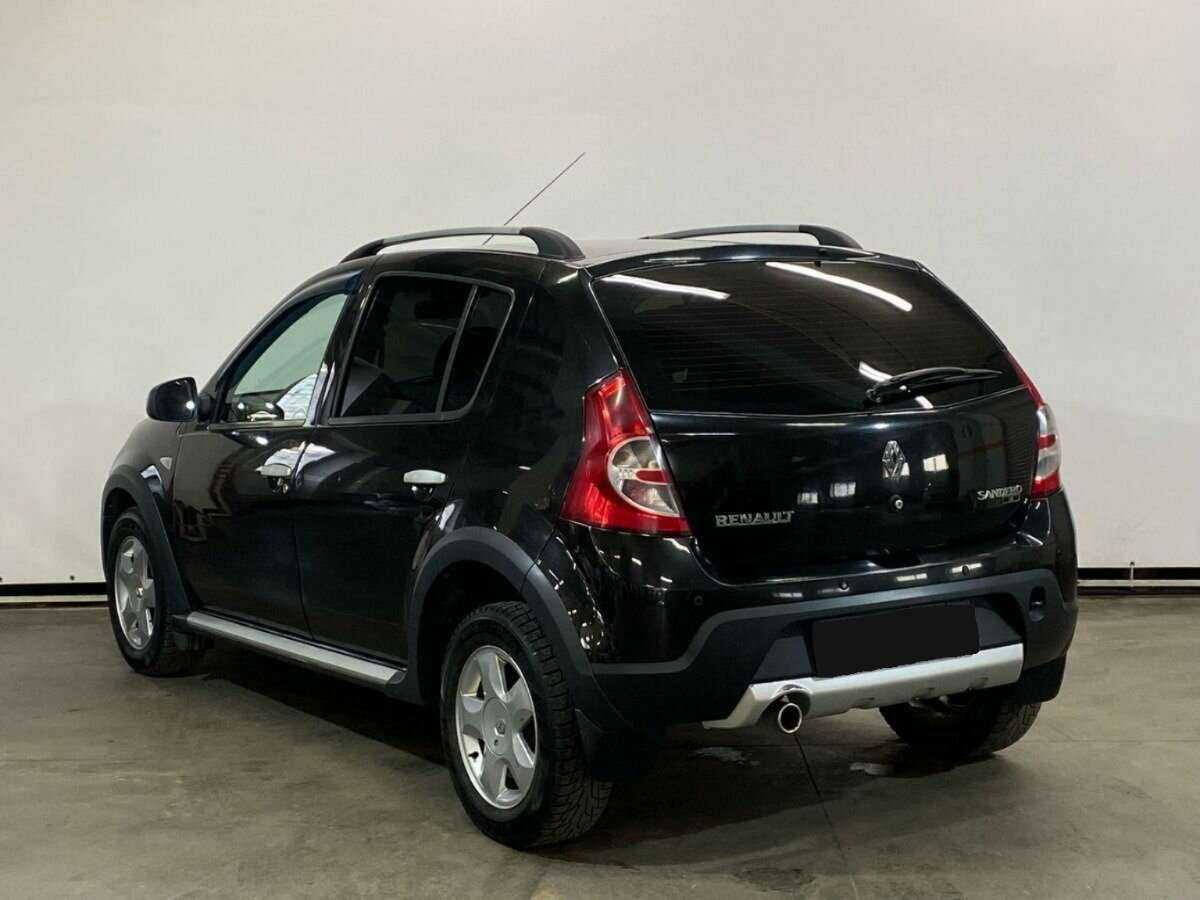 Renault Sandero с пробегом — 2012 год. Фото: #6