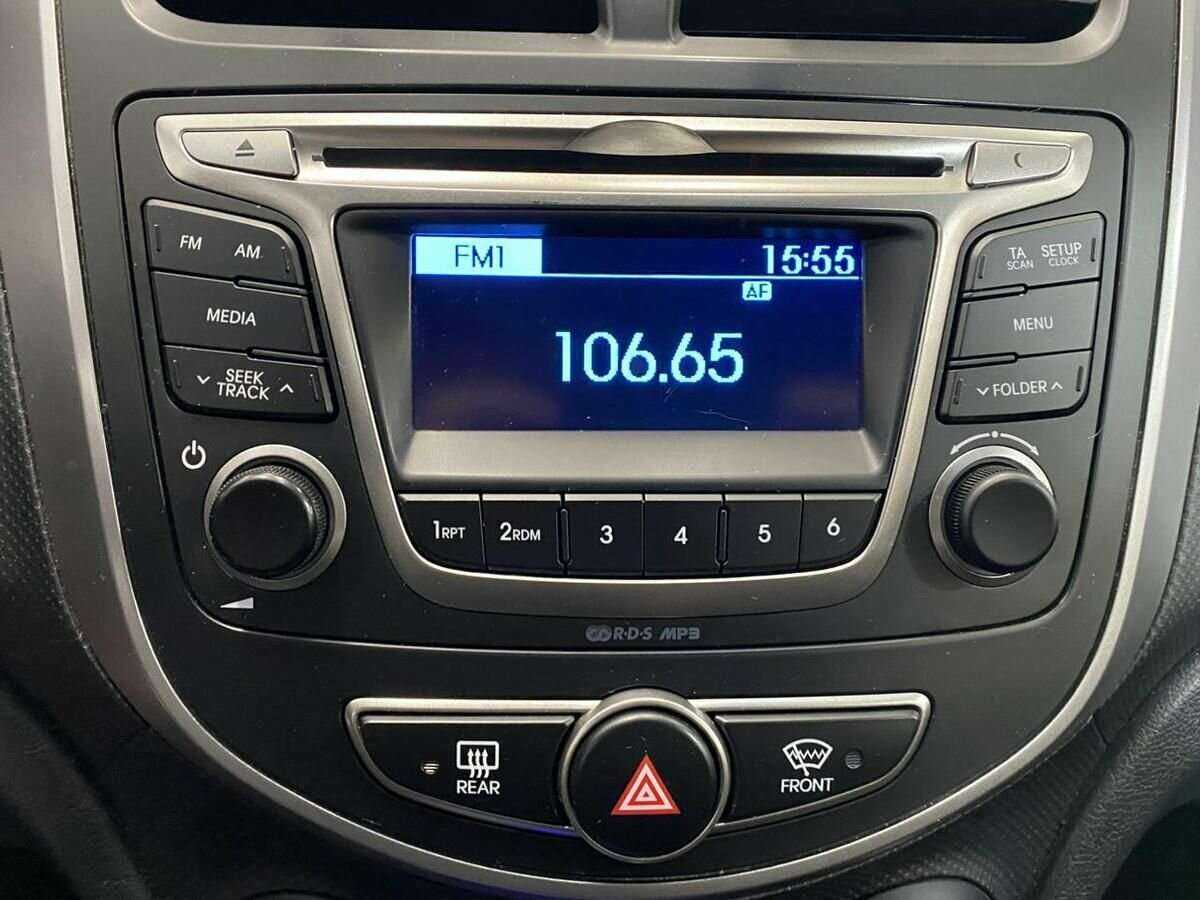 Hyundai Solaris с пробегом — 2015 год. Фото: #13