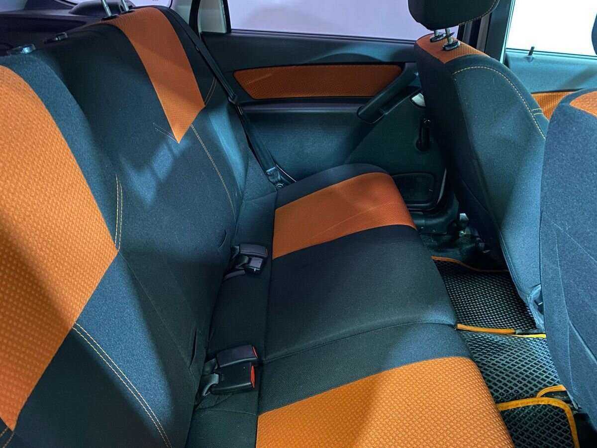 Lada (ВАЗ) Kalina с пробегом — 2015 год. Фото: #10