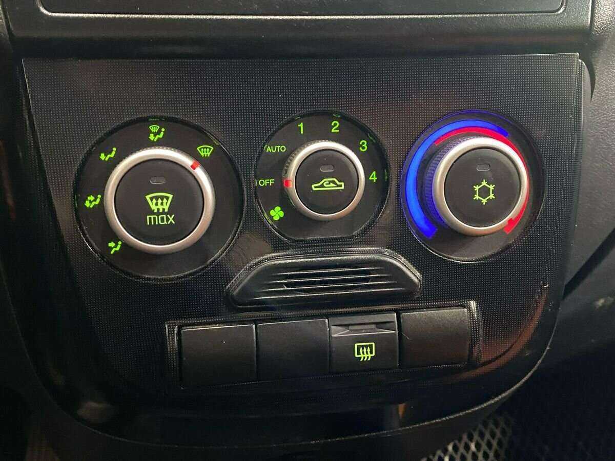 Lada (ВАЗ) Kalina с пробегом — 2015 год. Фото: #13