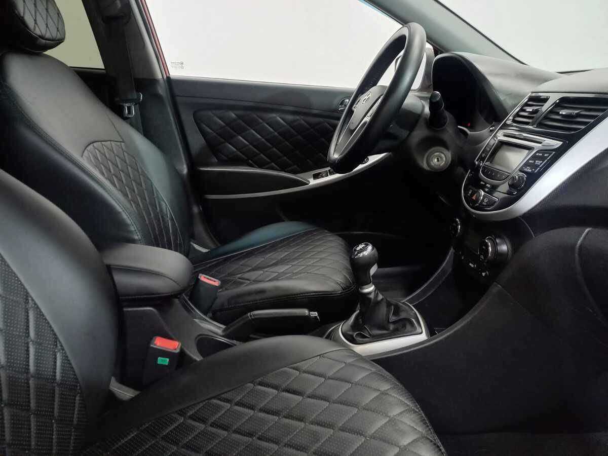 Hyundai Solaris с пробегом — 2011 год. Фото: #9