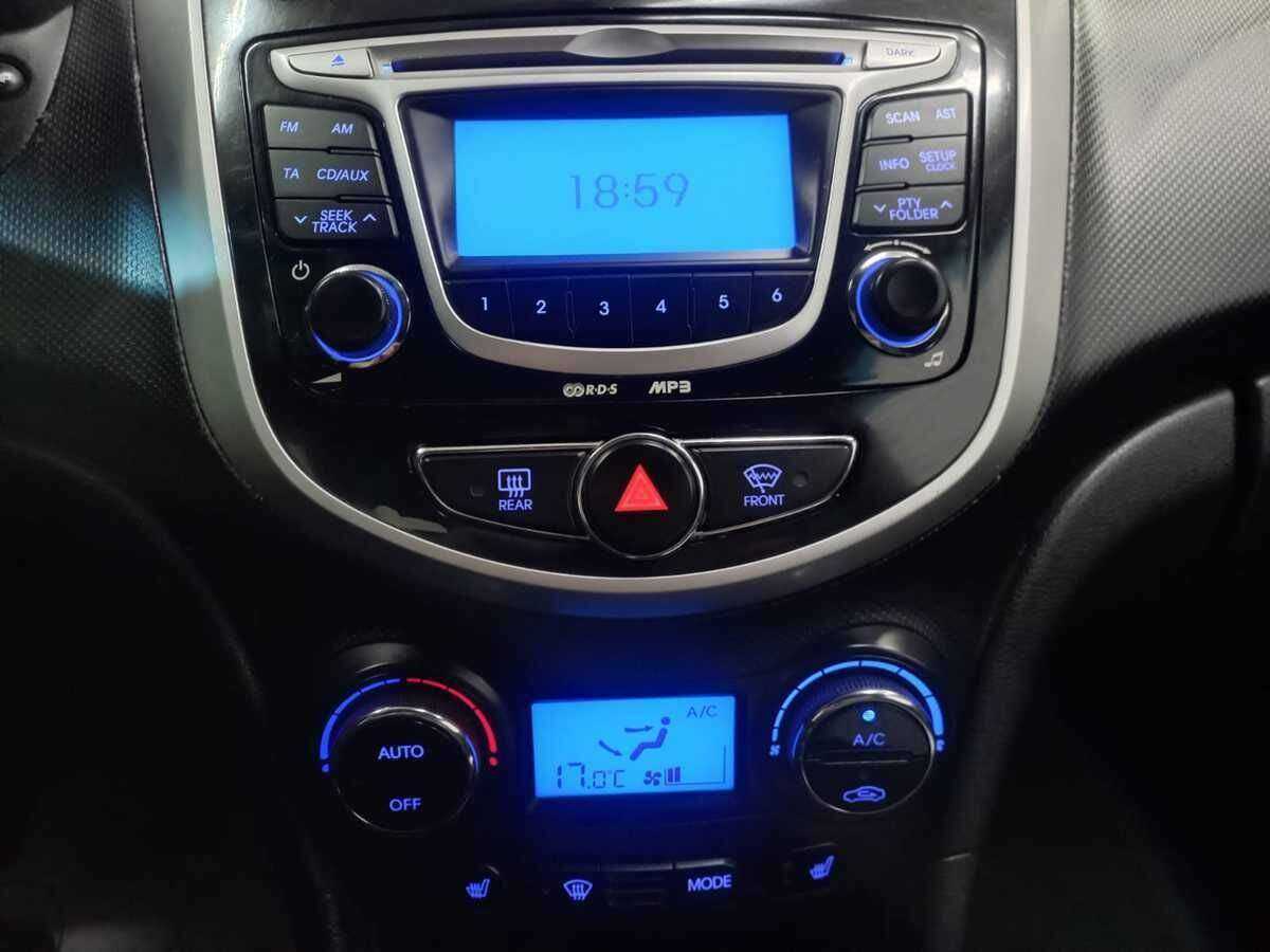 Hyundai Solaris с пробегом — 2011 год. Фото: #12