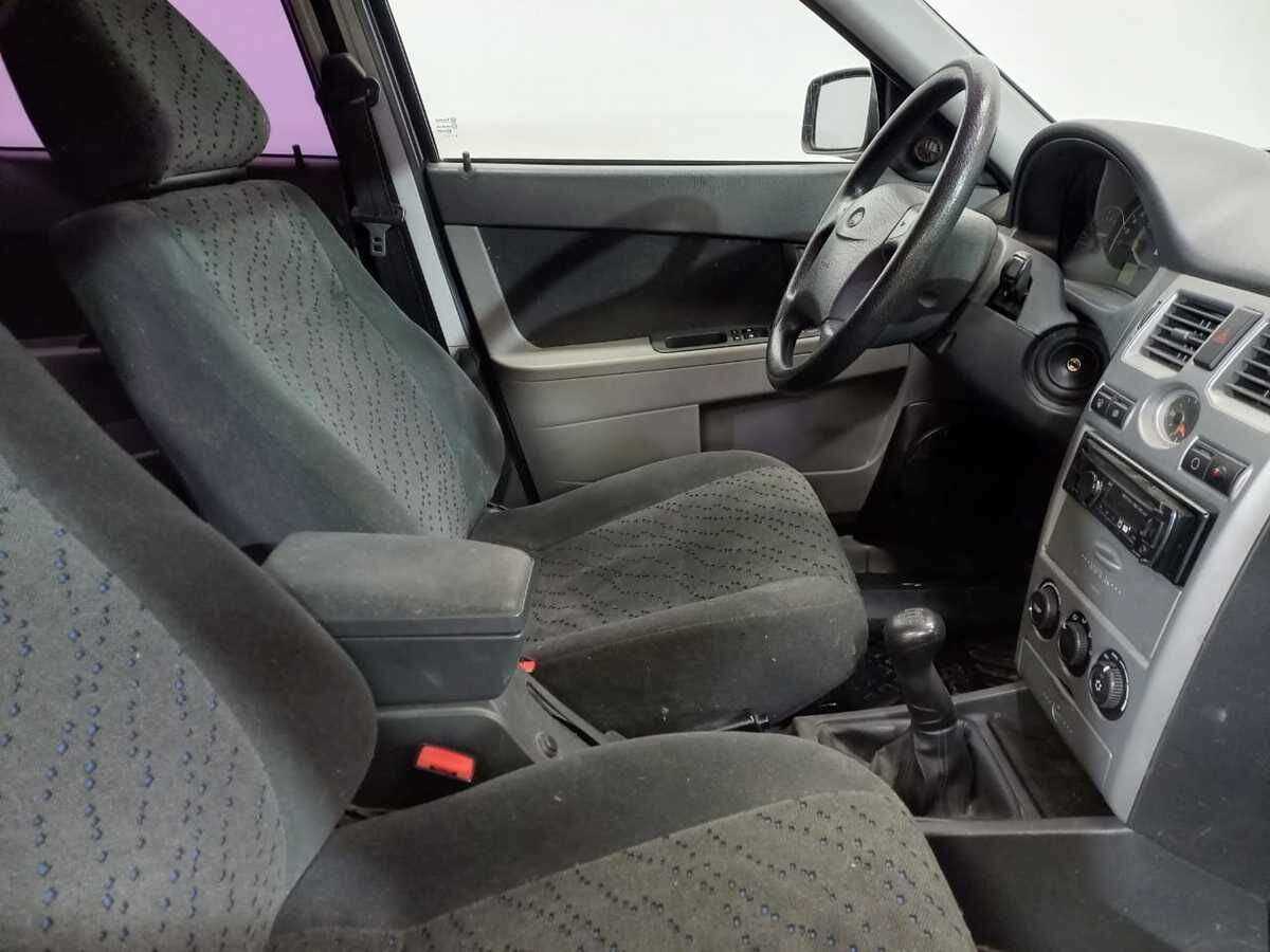 Lada (ВАЗ) Priora с пробегом — 2010 год. Фото: #9