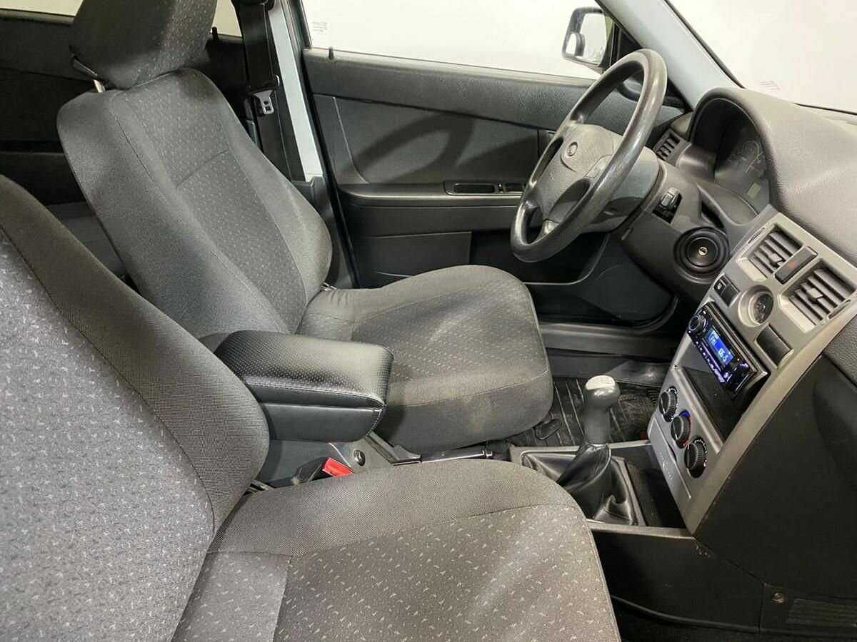 Lada (ВАЗ) Priora с пробегом — 2011 год. Фото: #9