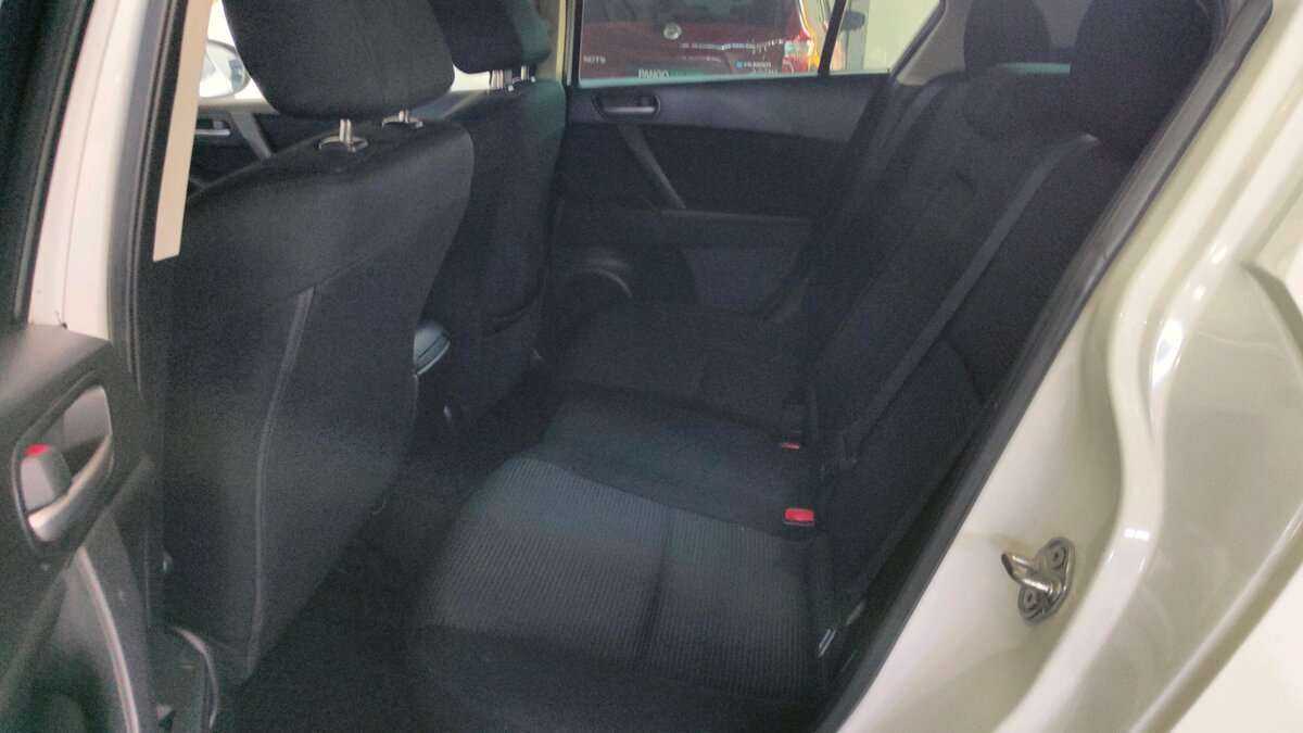 Mazda 3 с пробегом — 2012 год. Фото: #11