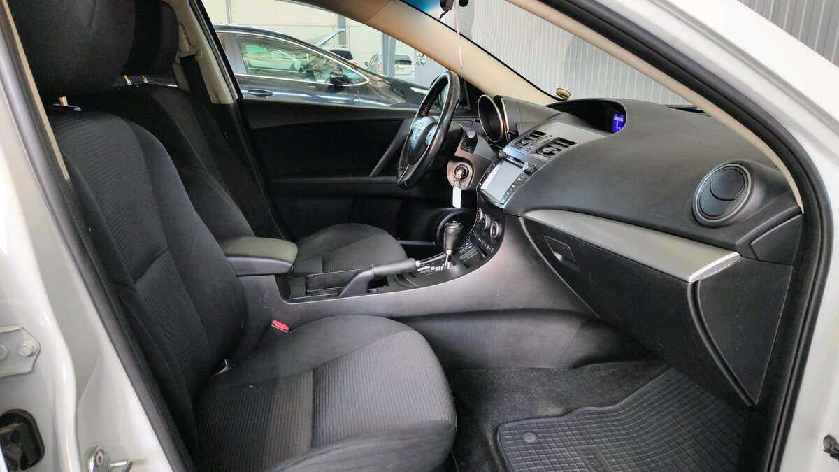 Mazda 3 с пробегом — 2012 год. Фото: #13