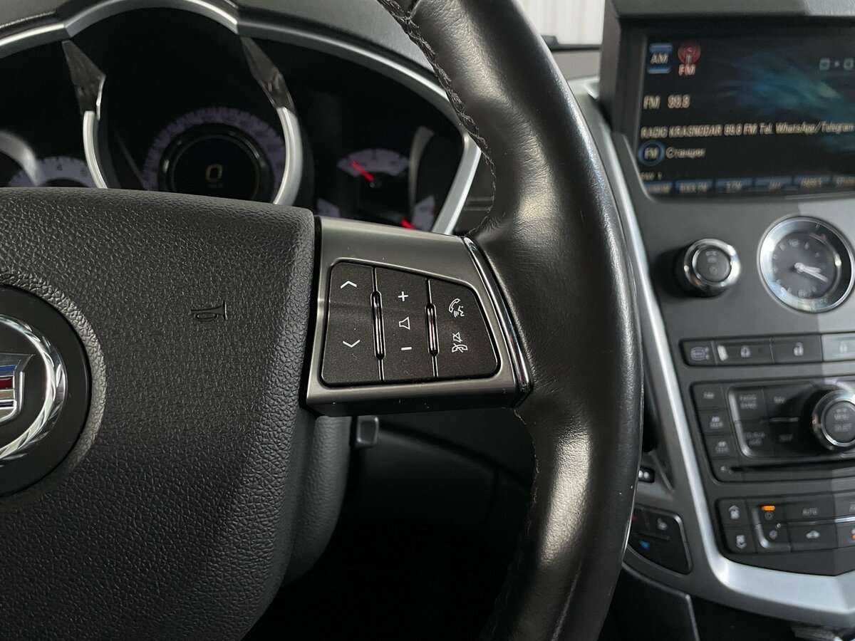 Cadillac SRX с пробегом — 2010 год. Фото: #11