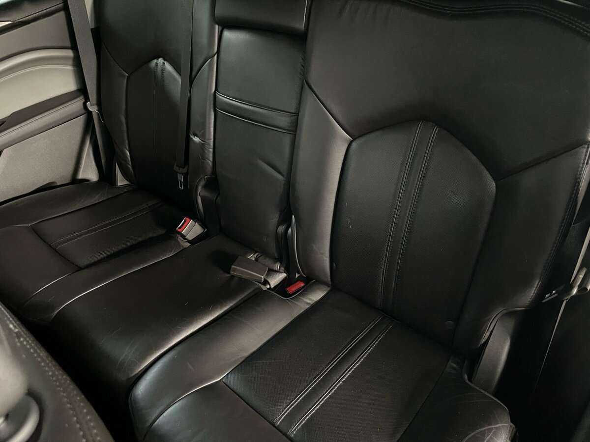 Cadillac SRX с пробегом — 2010 год. Фото: #21