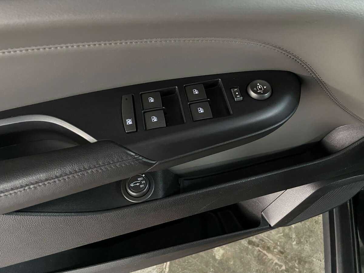 Cadillac SRX с пробегом — 2010 год. Фото: #26