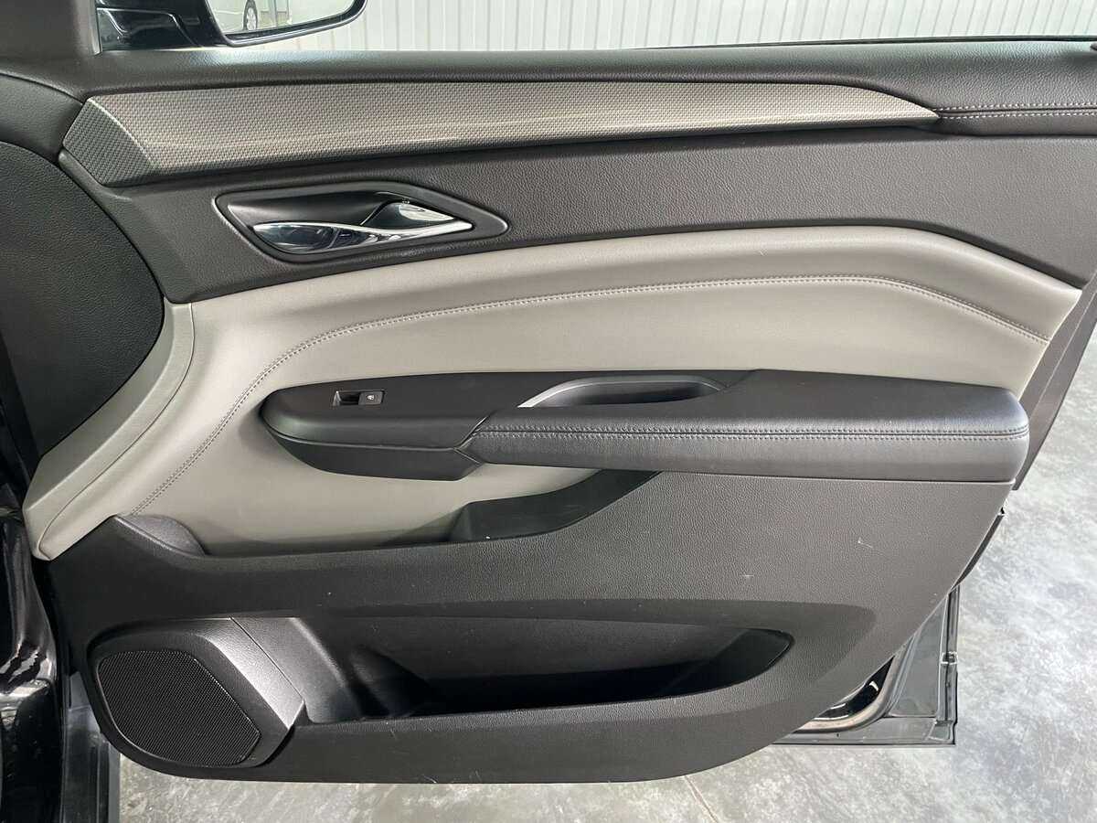 Cadillac SRX с пробегом — 2010 год. Фото: #30