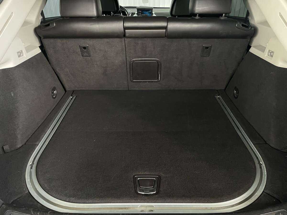 Cadillac SRX с пробегом — 2010 год. Фото: #33