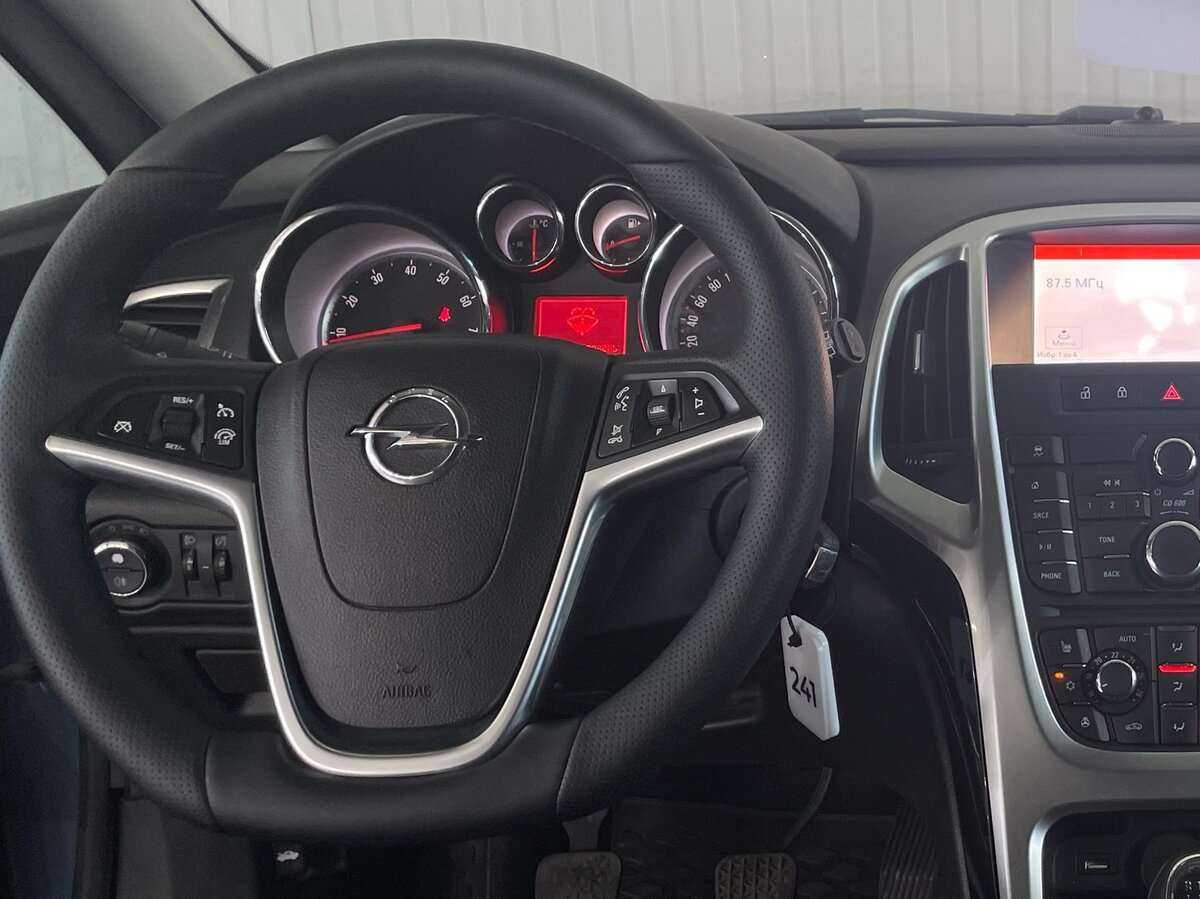 Opel Astra с пробегом — 2014 год. Фото: #9