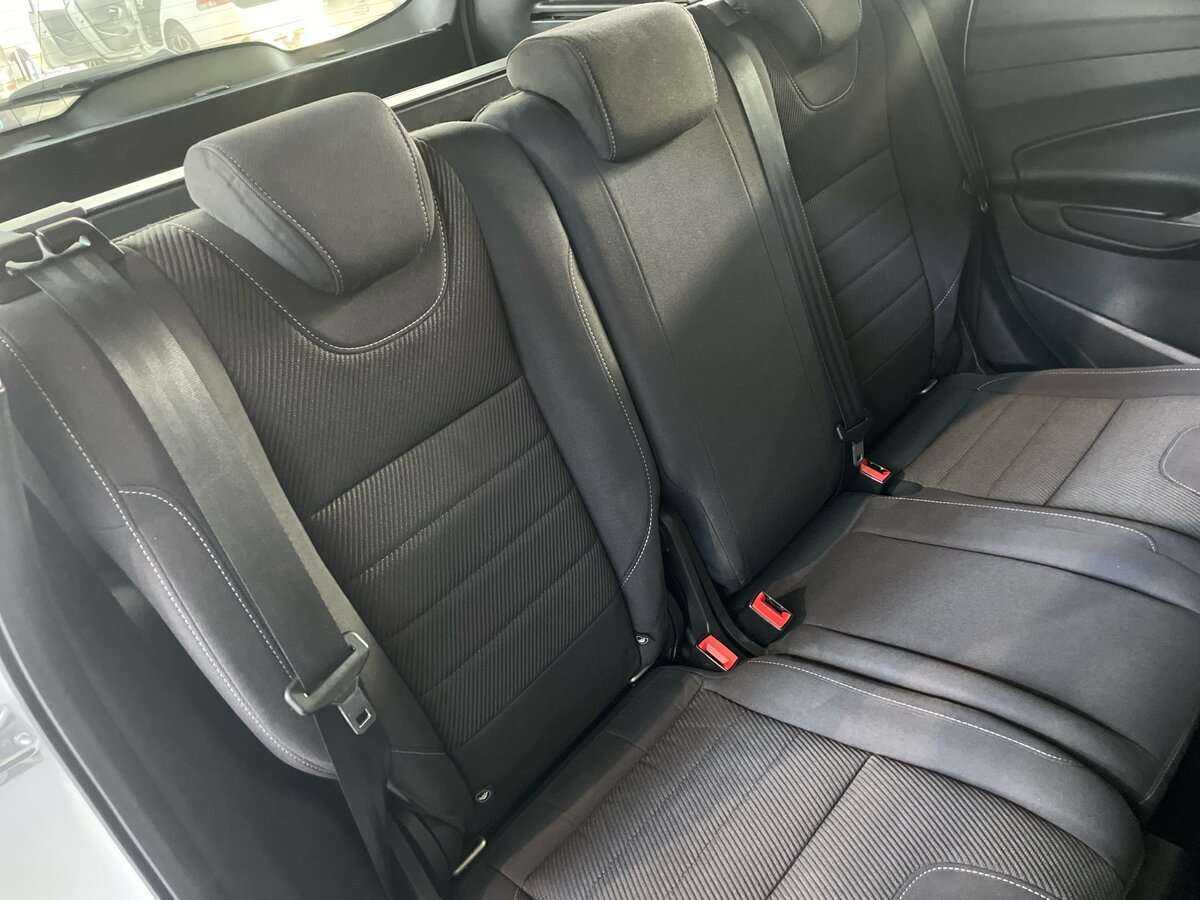 Ford Kuga с пробегом — 2015 год. Фото: #18