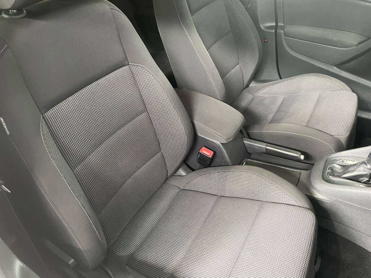 Volkswagen Golf с пробегом — 2012 год. Фото: #17