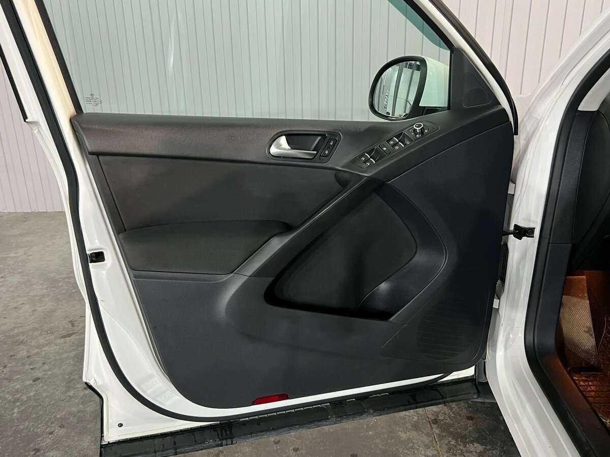 Volkswagen Tiguan с пробегом — 2011 год. Фото: #8