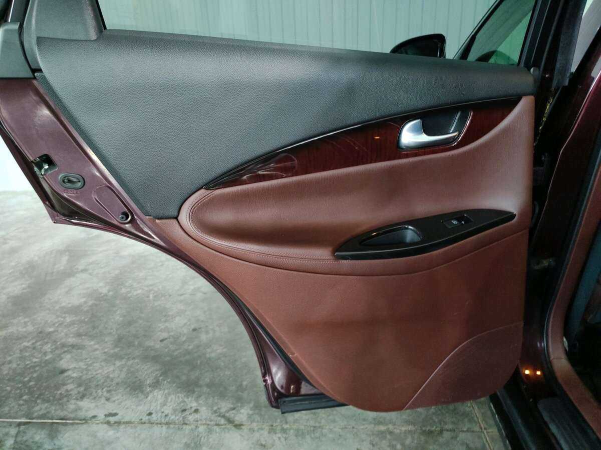 Infiniti QX50 с пробегом — 2014 год. Фото: #13