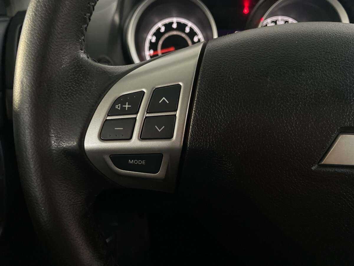 Mitsubishi Lancer с пробегом — 2011 год. Фото: #9