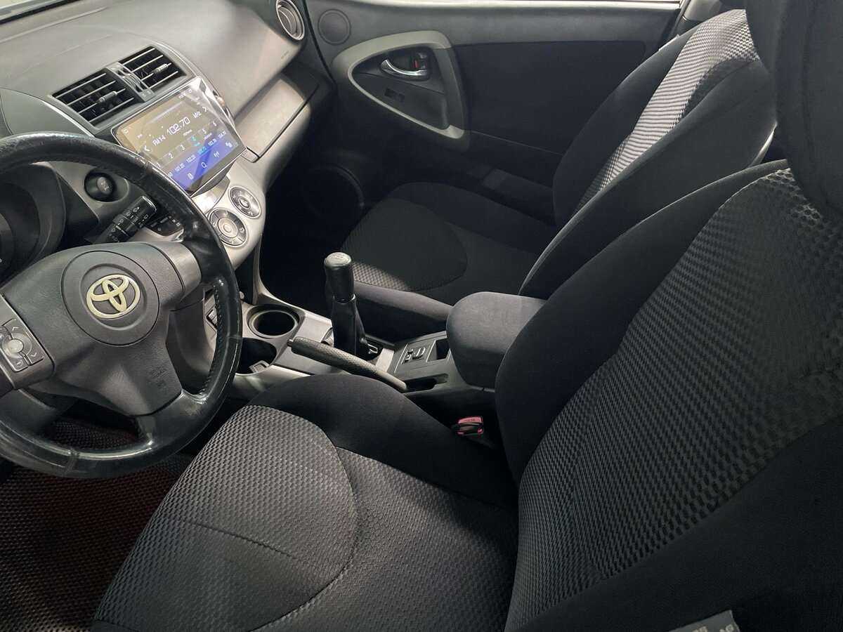 Toyota RAV4 с пробегом — 2008 год. Фото: #9