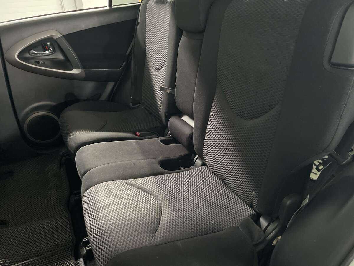 Toyota RAV4 с пробегом — 2008 год. Фото: #10