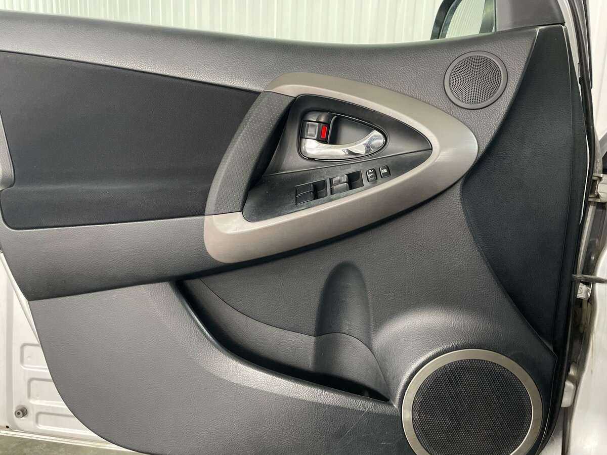 Toyota RAV4 с пробегом — 2008 год. Фото: #13