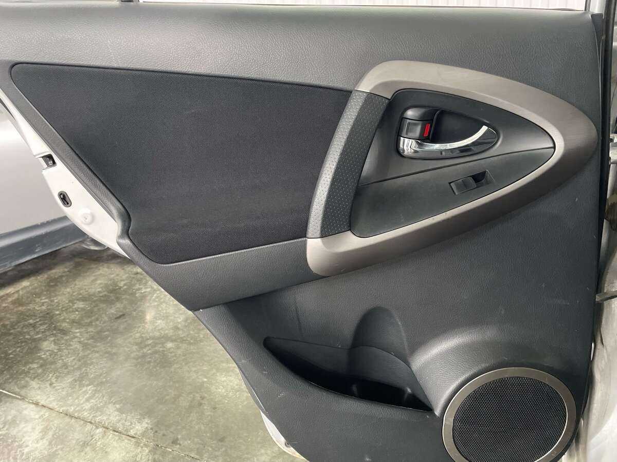Toyota RAV4 с пробегом — 2008 год. Фото: #14