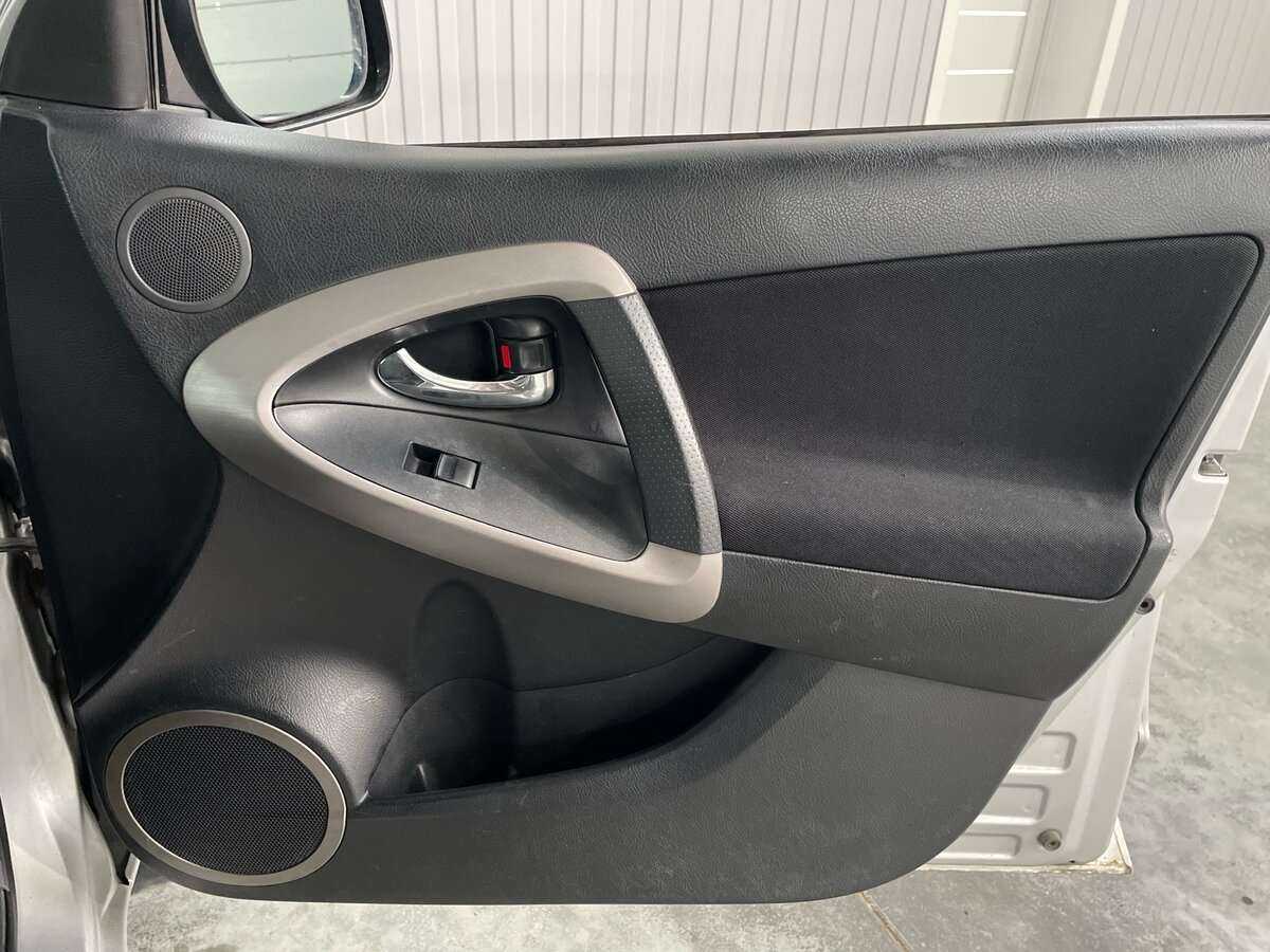 Toyota RAV4 с пробегом — 2008 год. Фото: #15