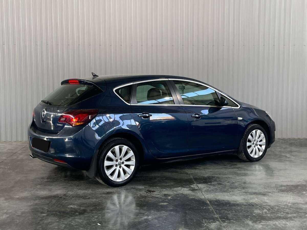 Opel Astra с пробегом — 2011 год. Фото: #4