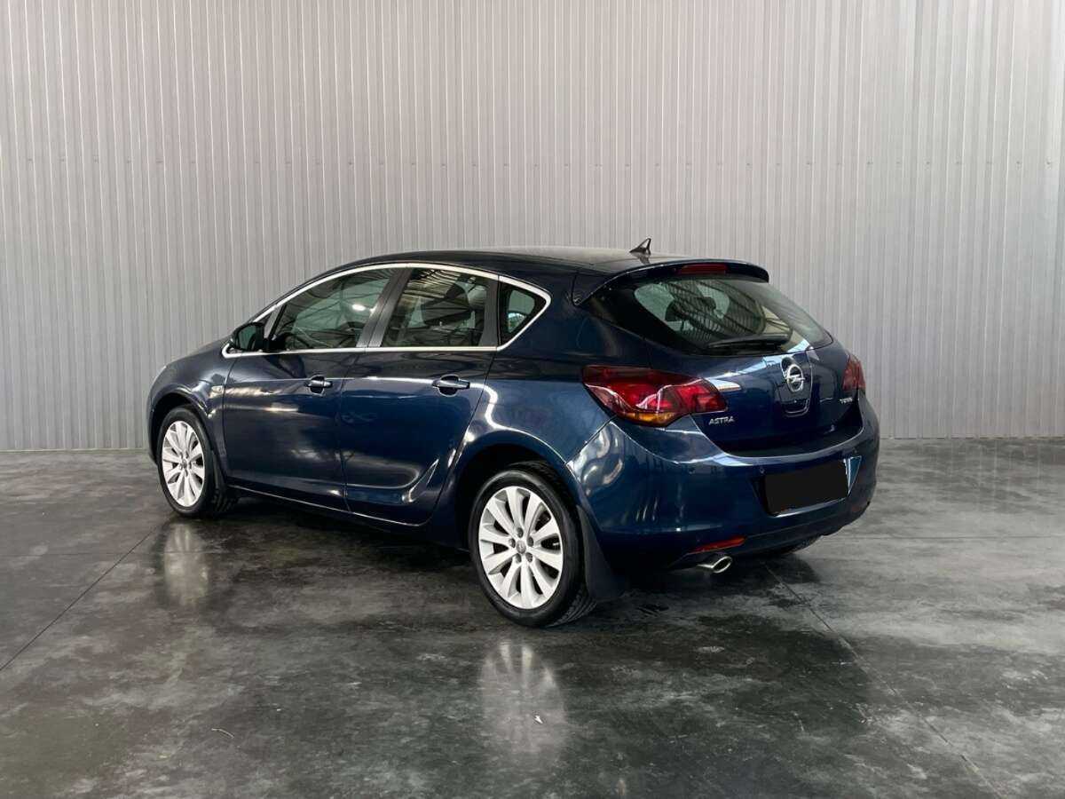 Opel Astra с пробегом — 2011 год. Фото: #6