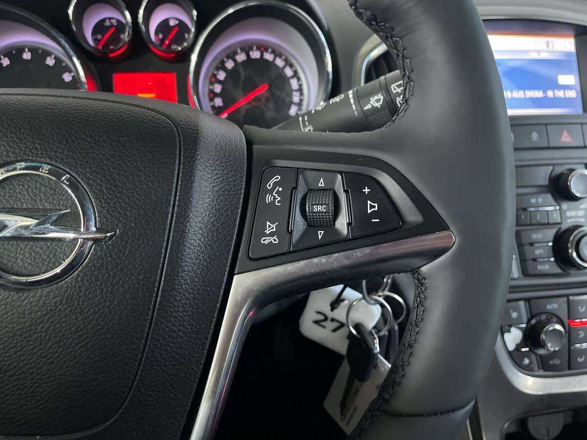 Opel Astra с пробегом — 2011 год. Фото: #11