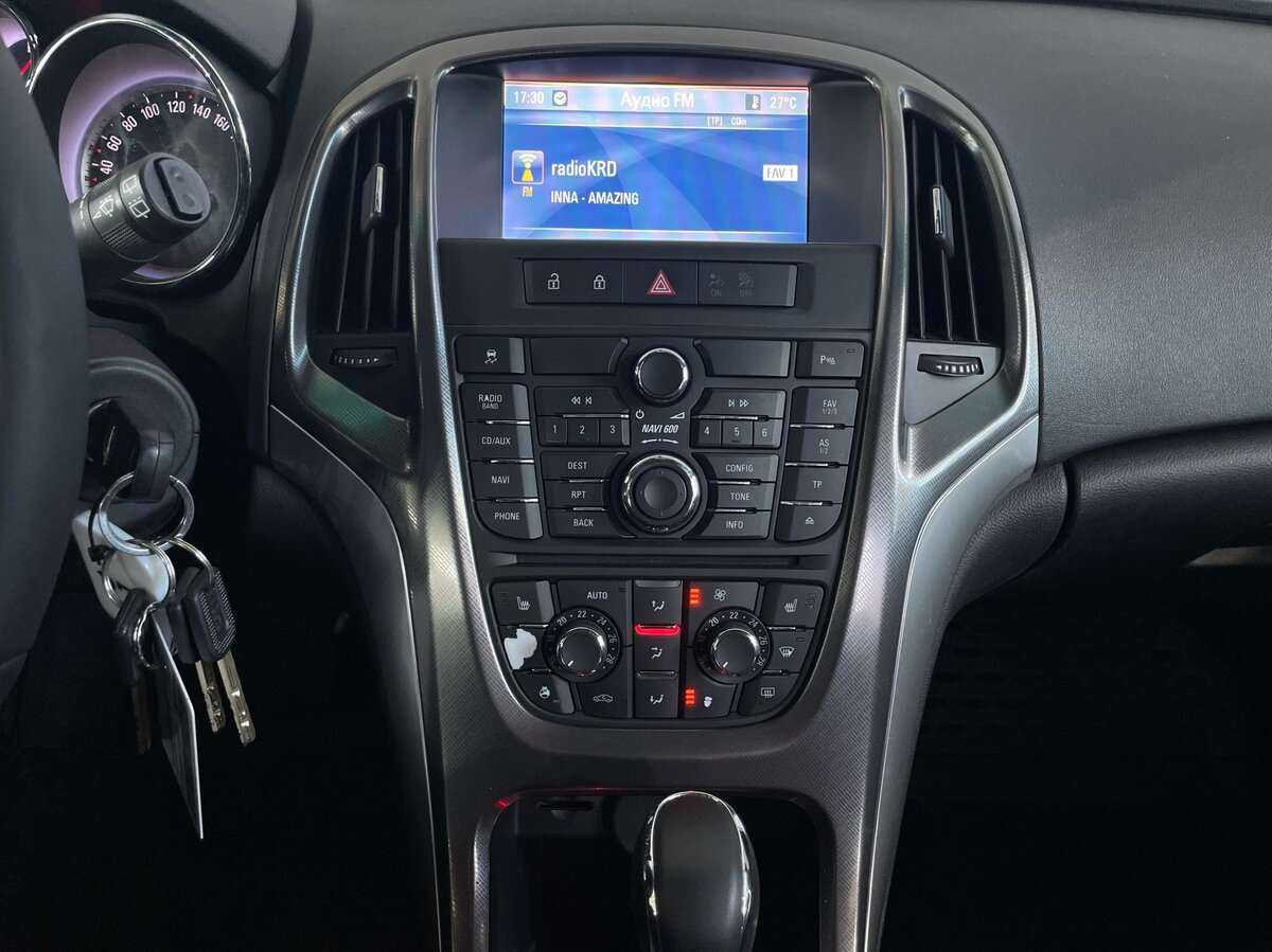 Opel Astra с пробегом — 2011 год. Фото: #13