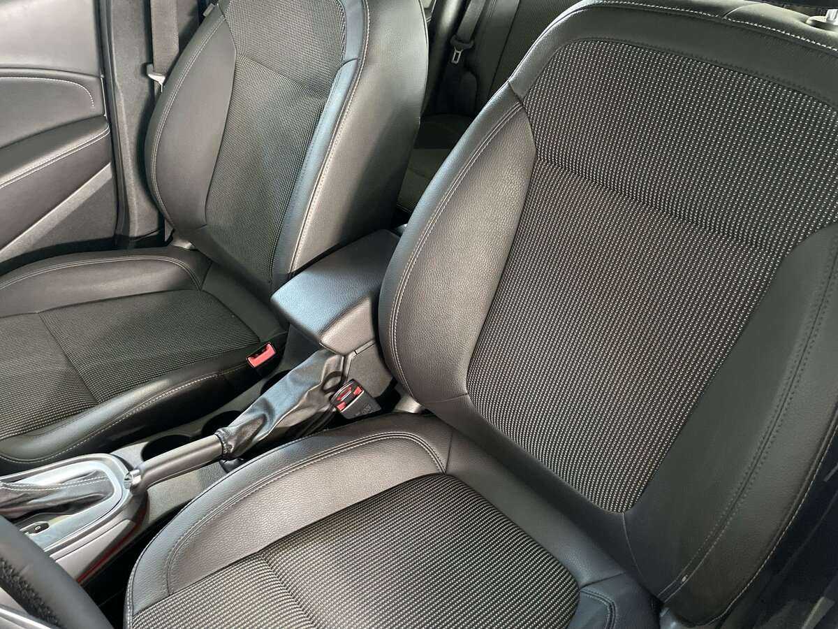 Opel Astra с пробегом — 2011 год. Фото: #14