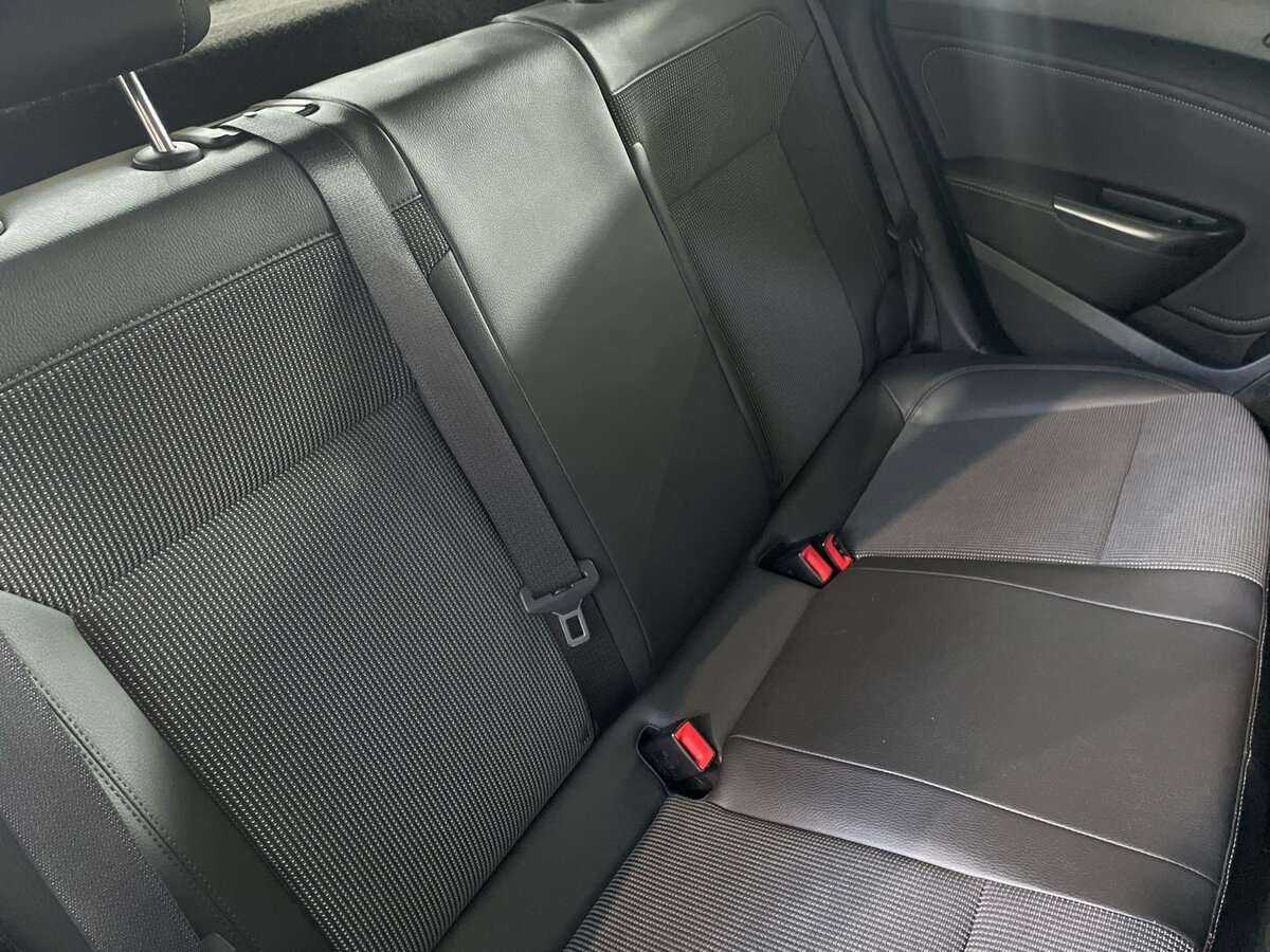 Opel Astra с пробегом — 2011 год. Фото: #17