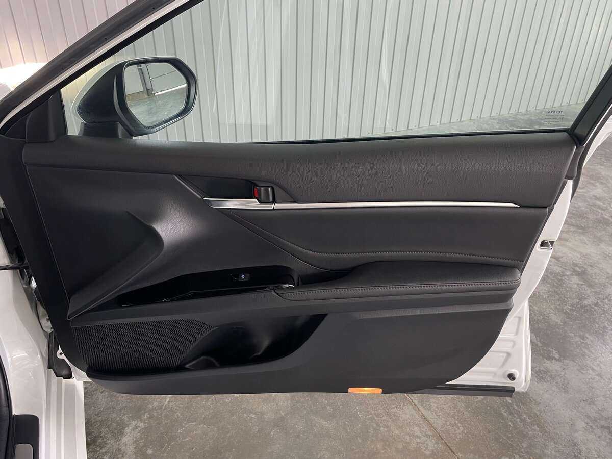 Toyota Camry с пробегом — 2018 год. Фото: #24